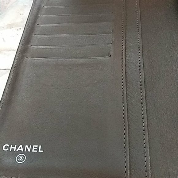 Vintage Chanel bi fold wallet SOLD - Picture 2 of 6